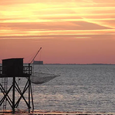 Отель Grand Des Bains