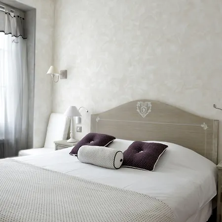 Отель Grand Des Bains 3*