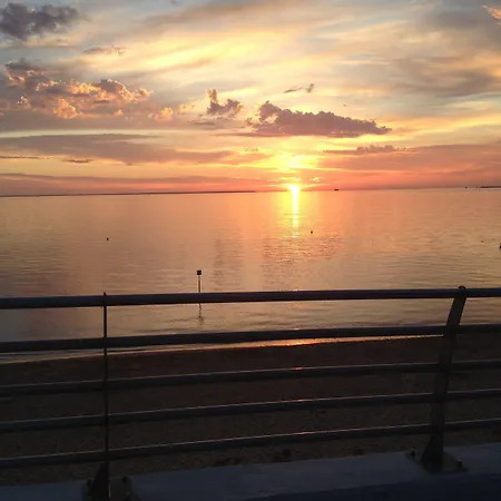 Отель Grand Des Bains